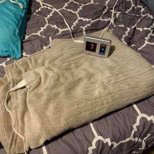 Heated electric blanket